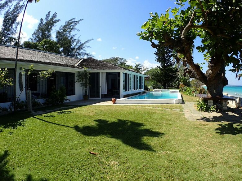 Villa Siesta - Runaway Bay 5br