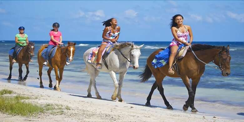 Kelso Villa, 4br By Jamaican Treasures