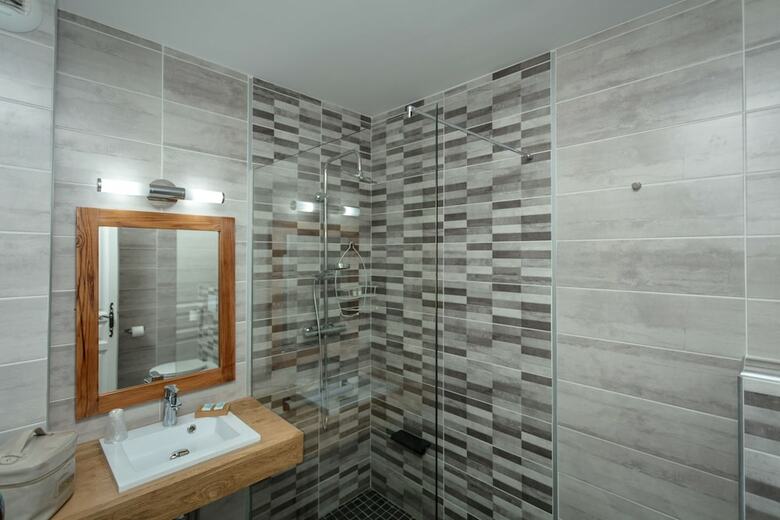 Hotel H�tel Saint Geni�s