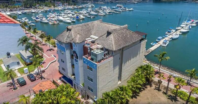 Hotel Marina Banderas Suites