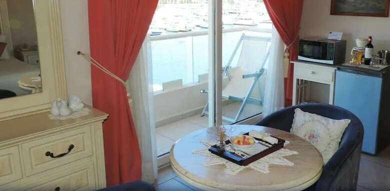 Hotel Marina Banderas Suites