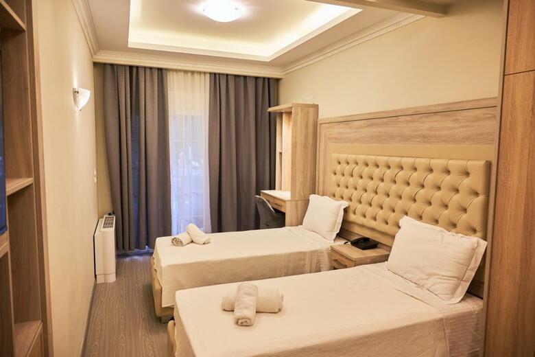 Famissi Eden Hotel