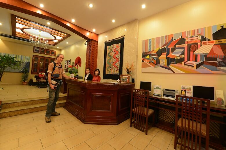 The Artisan Lakeview Hotel