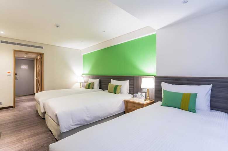Green World Triplebeds Hotel