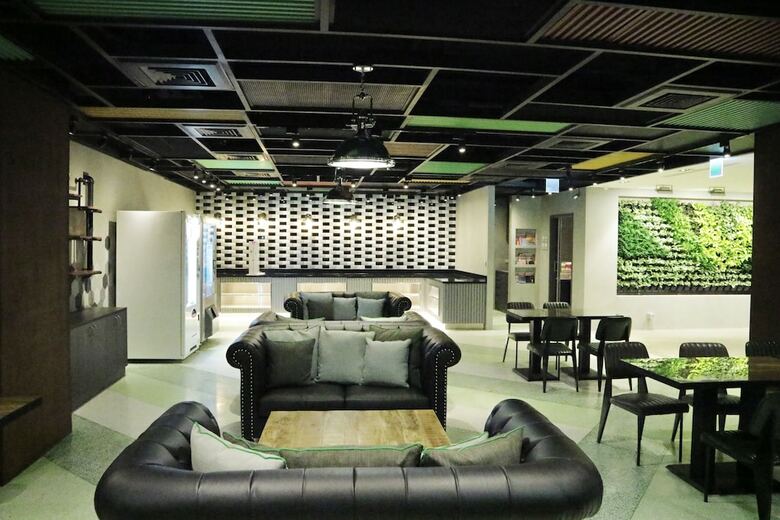 Green World Triplebeds Hotel