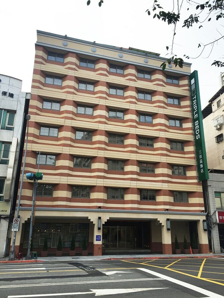 Green World Triplebeds Hotel
