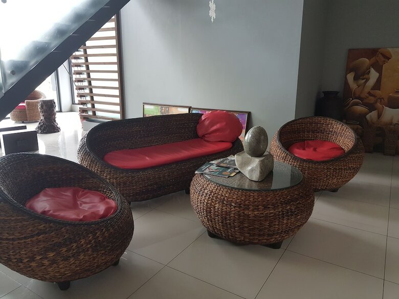La Jenns Hotel And Resto Grill