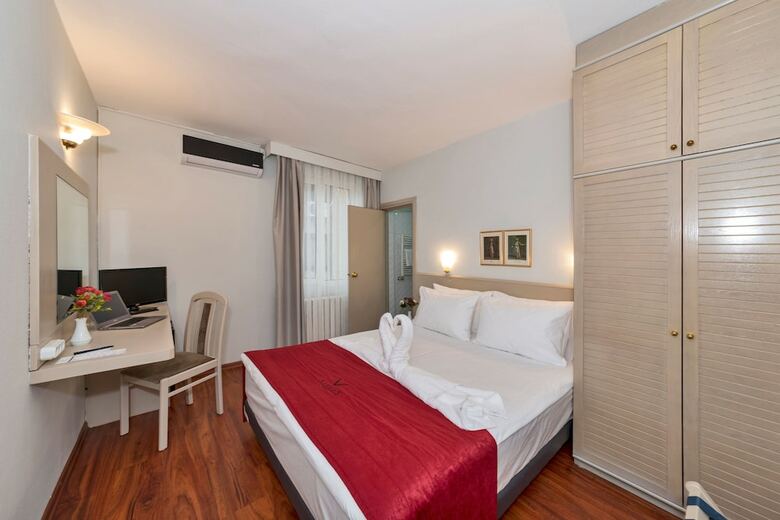 Veyron Park Hotel
