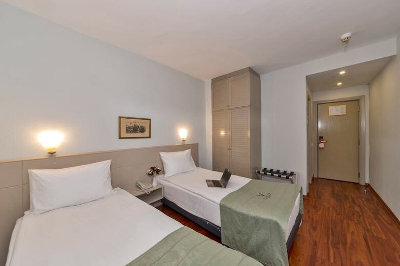 Veyron Park Hotel