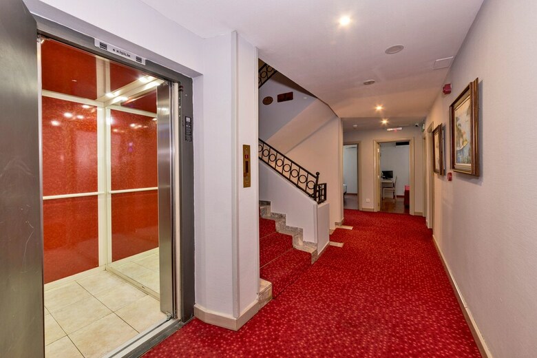 Veyron Park Hotel