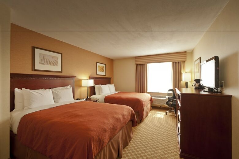 Hotel Queens County Inn & Suites