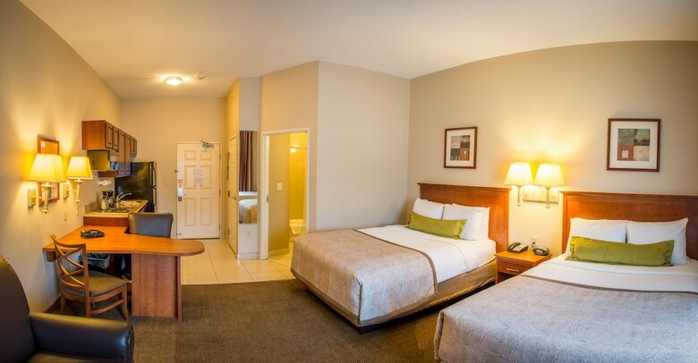 Hotel Candlewood Suites Airport