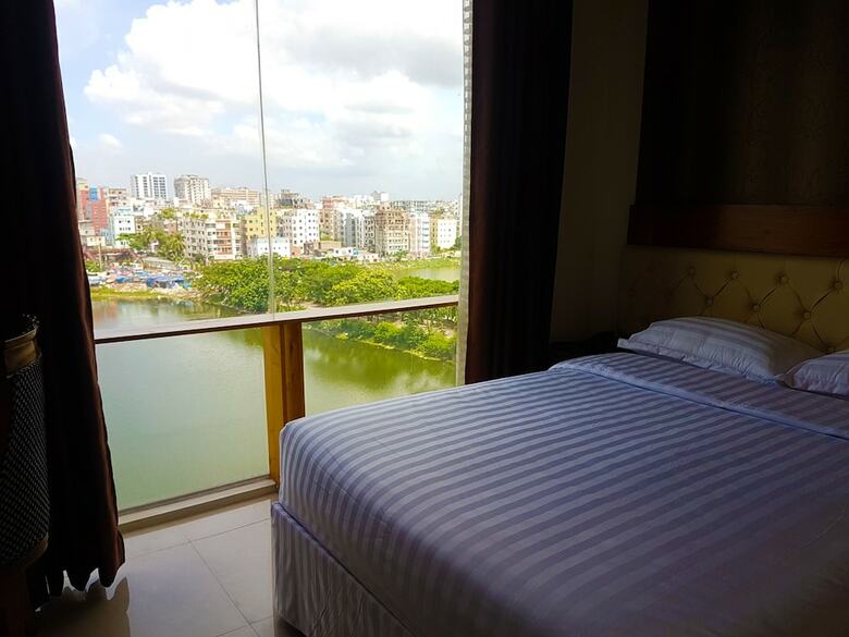 Hotel Lake Wood Residency