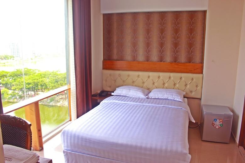 Hotel Lake Wood Residency