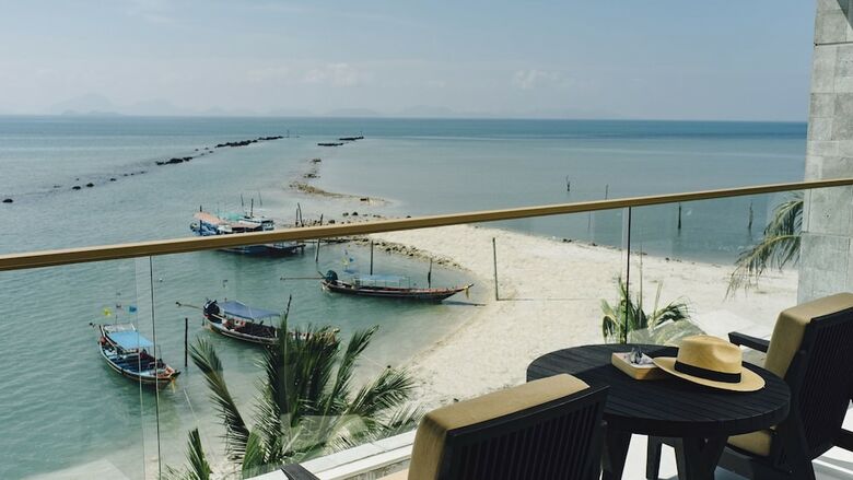 Hotel The Beach Samui