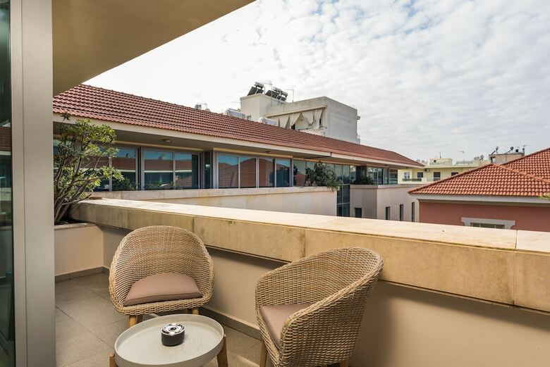 Trianon Luxury Apartments & Suites