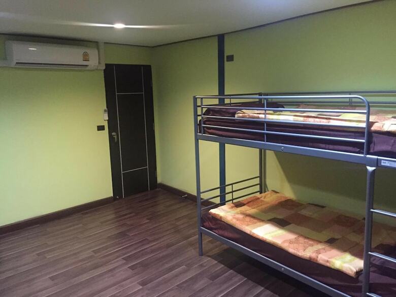 Hostal Roi 8 Host