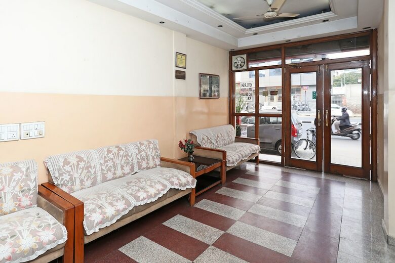 Oyo 10282 Hotel Rishi