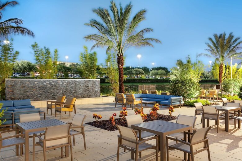 Hotel Springhill Suites By Marriott Orlando At Millenia