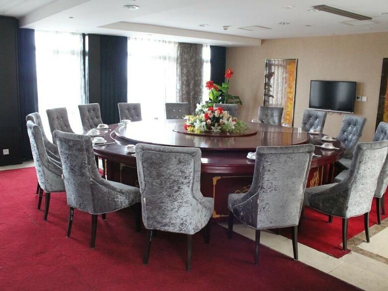 Tianjin Yihai Pearl Hotel