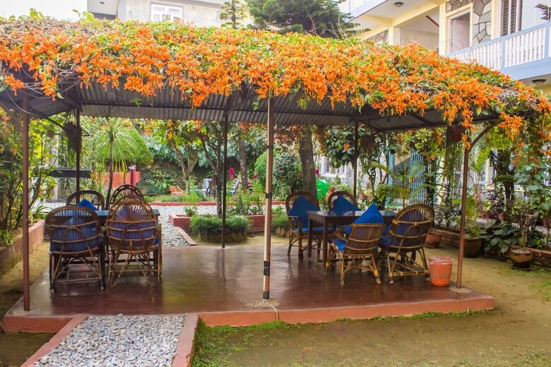Hotel Giri Guest House