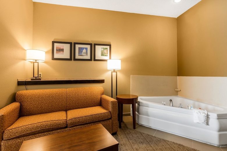 Hotel Comfort Suites Jonesboro University Area