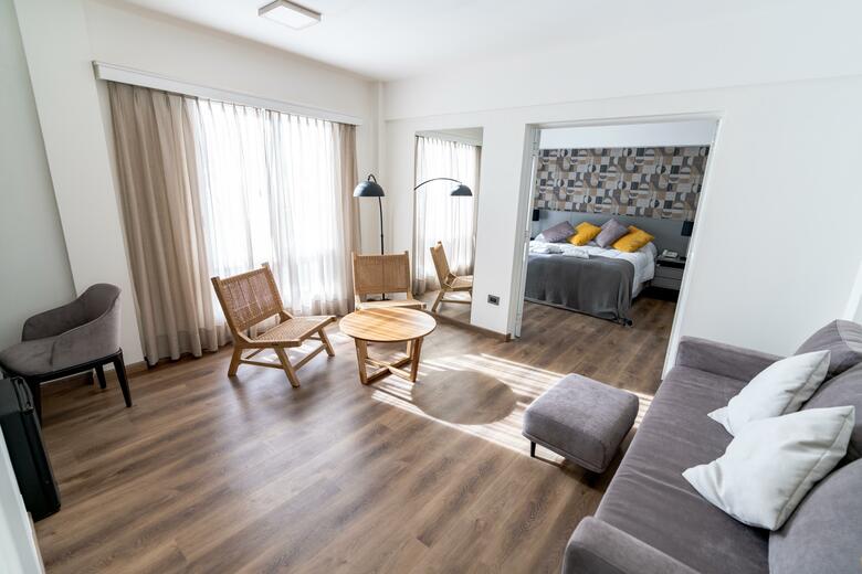 San Nicol�s Plaza Hotel