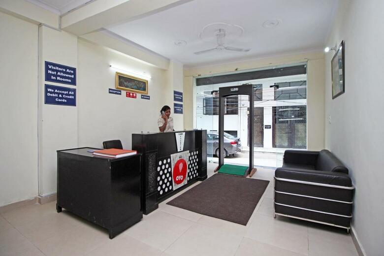 Hotel Oyo 9273 Surya Palace