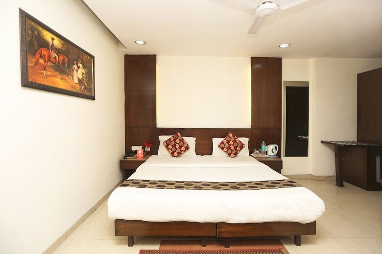 Oyo 1824 Hotel Grand Peepal