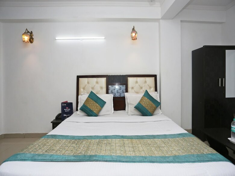 Hotel Oyo 8253 Golden Heights