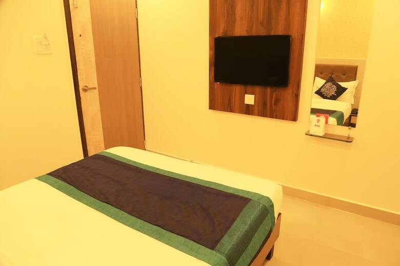 Oyo 8678 Hotel Golden Nest