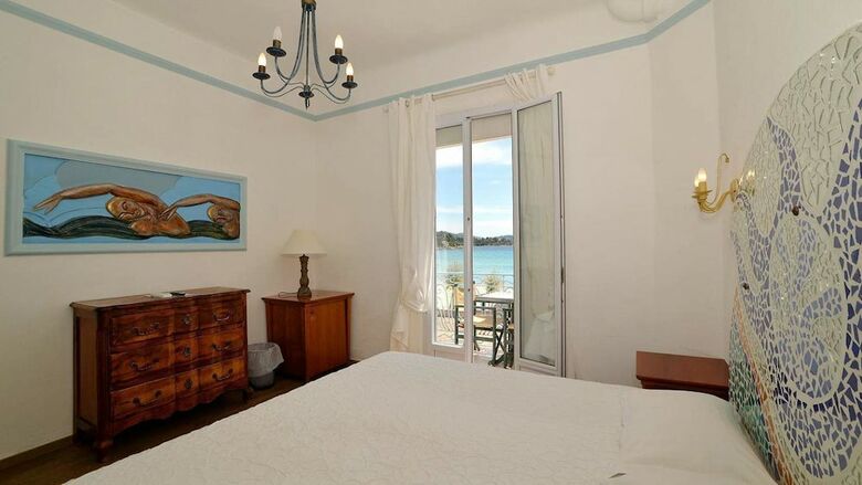 Hotel H�tel Les Flots Bleus