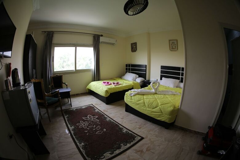 Bed & Breakfast Makadi Pyramids View