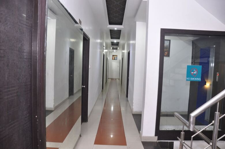 Oyo 1673 Hotel Mm Yellowuds
