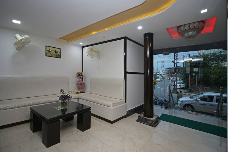 Oyo 8743 Hotel Ravi Palace