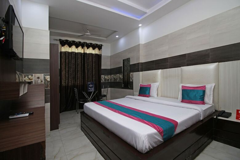 Oyo 8743 Hotel Ravi Palace
