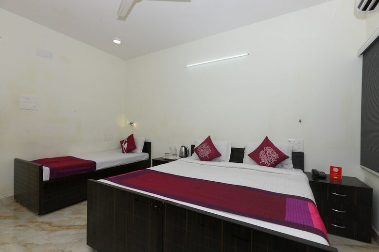 Hotel Oyo 6869 Ecr Grand Residency