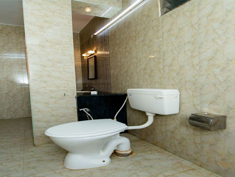 Hotel Oyo 6869 Ecr Grand Residency