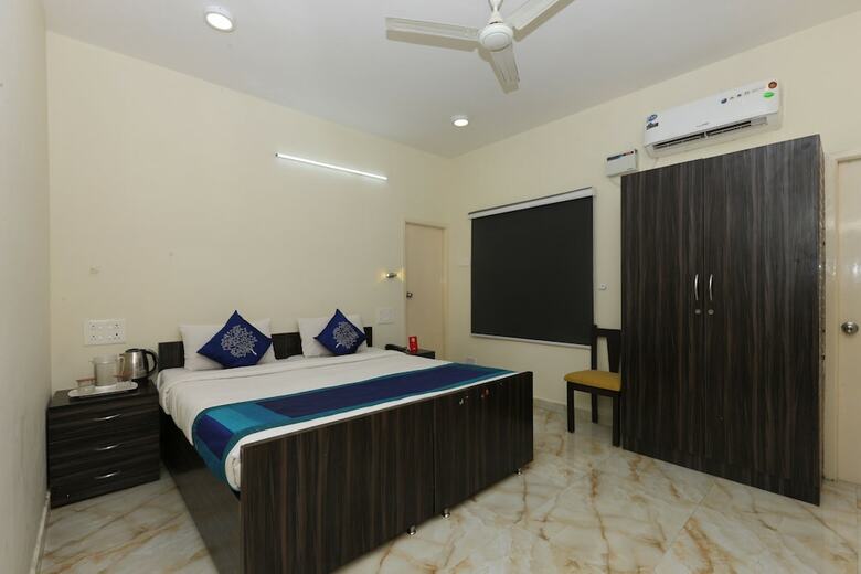 Hotel Oyo 6869 Ecr Grand Residency