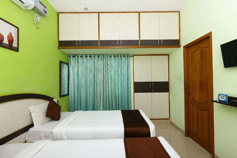 Oyo 2612 Hotel Fiesta House