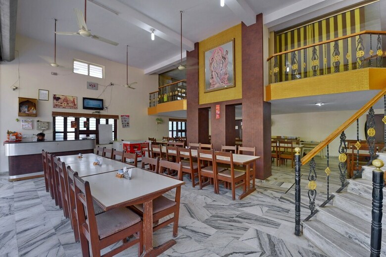 Oyo 10499 Hotel Shiv Shakti