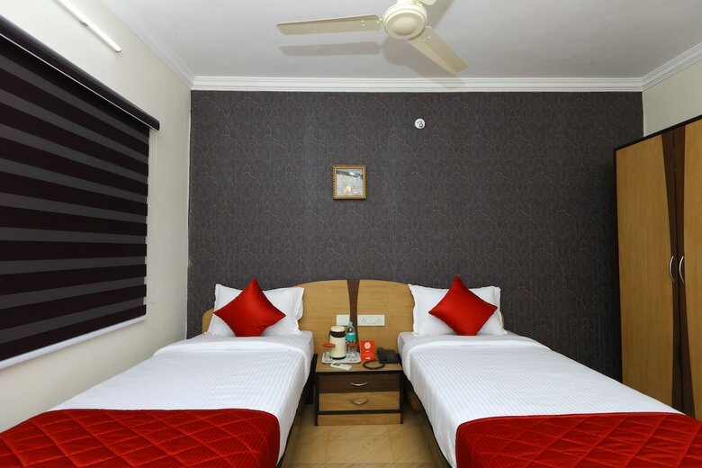 Hotel Oyo 9372 Rich Inn
