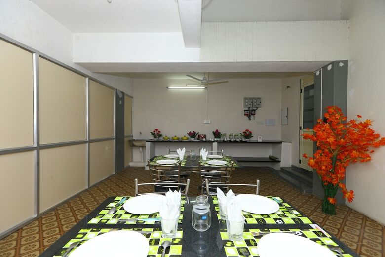 Hotel Oyo 9260 Olive Castles Inn