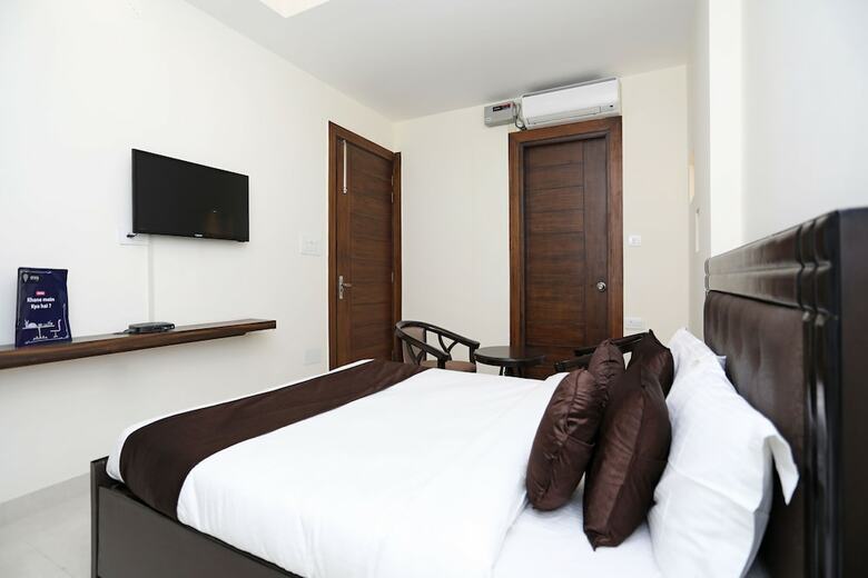 Oyo 9275 Hotel Royal Inn