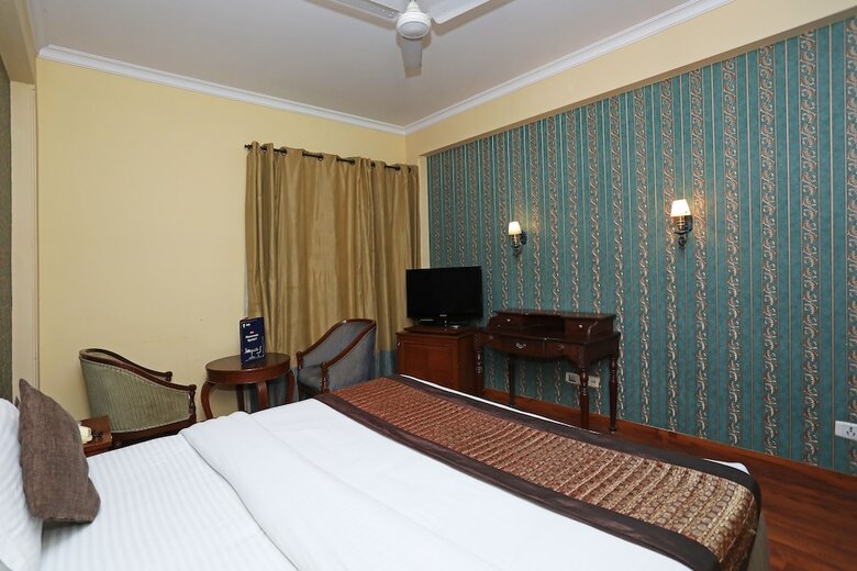 Hotel Oyo 8465 Near Sahara Mall