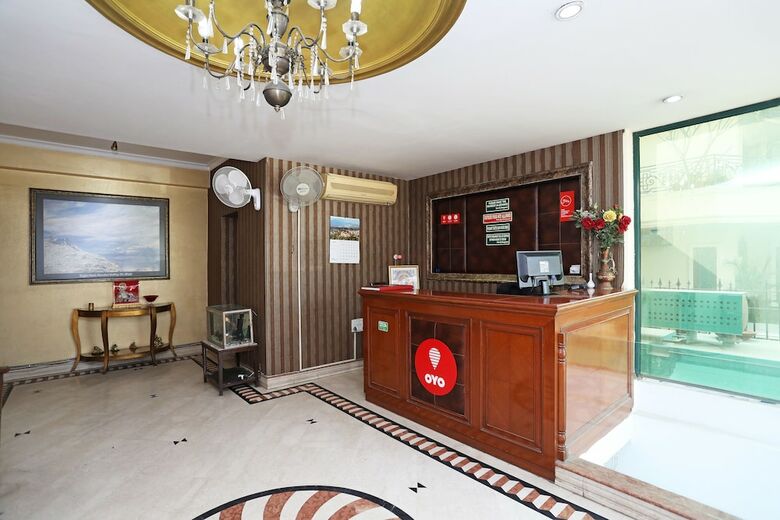 Hotel Oyo 8465 Near Sahara Mall