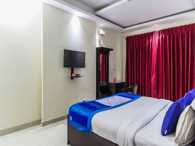 Hotel Oyo 6796 Retreat Suites Inn