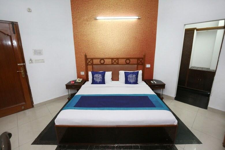 Oyo 9985 Hotel Sekhon Grand