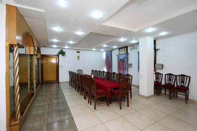 Oyo 9985 Hotel Sekhon Grand
