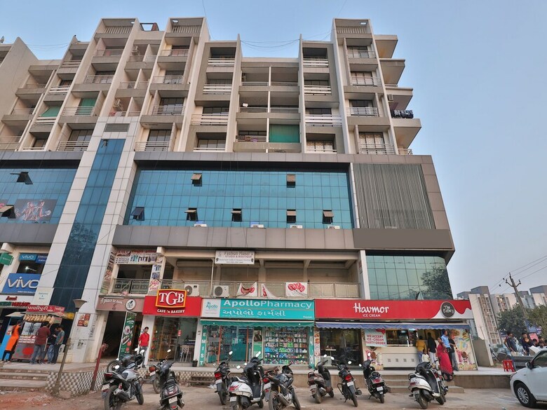 Oyo 11072 Hotel Kajri Residency